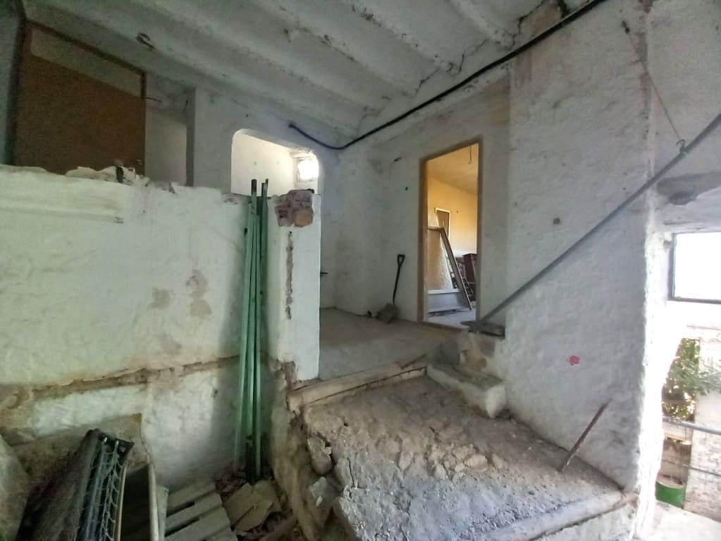 3 soverom Hus til salgs i Castillo de Locubin med svømmebasseng - € 110 000 (Ref: 9257951)