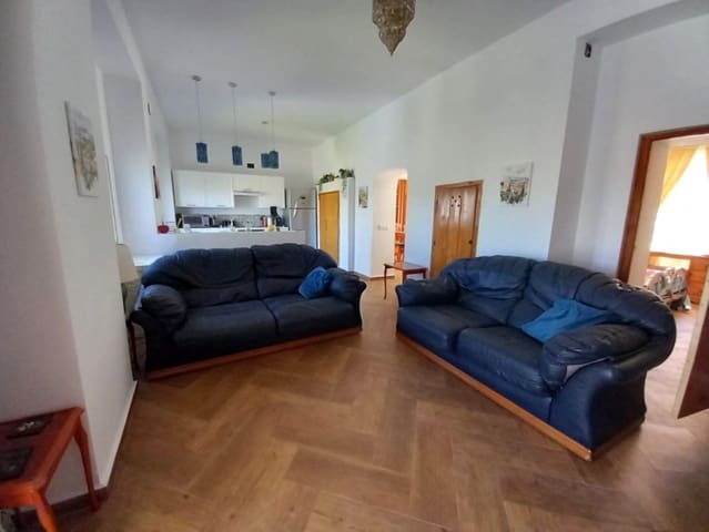 3 soverom Hus til salgs i Castillo de Locubín med svømmebasseng - € 110 000 (Ref: 9257951)