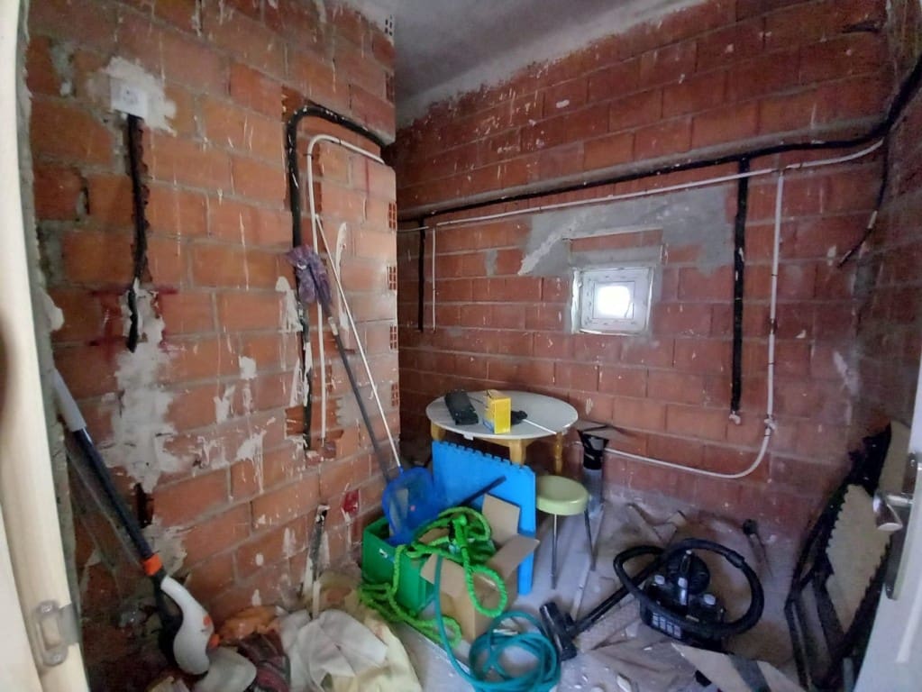 3 soverom Hus til salgs i Castillo de Locubin med svømmebasseng - € 110 000 (Ref: 9257951)