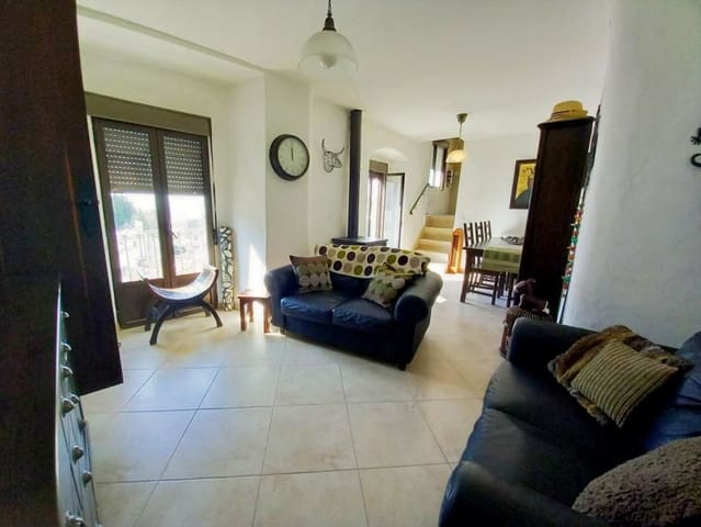 2 bedroom Townhouse for sale in Martos with pool - € 89,000 (Ref: 9303828)