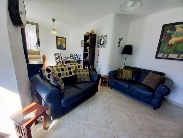 2 bedroom Townhouse for sale in Martos with pool - € 89,000 (Ref: 9303828)