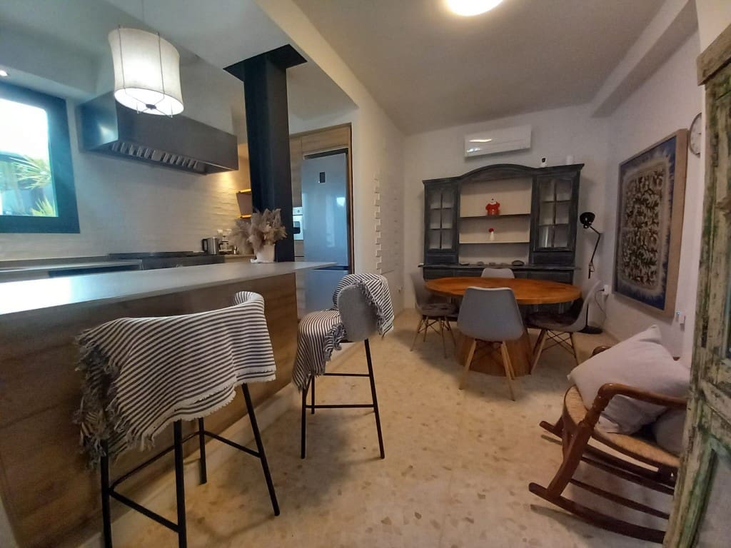 4 soveværelse Byhus til salg i Zuheros med swimmingpool - € 249.000 (Ref: 9322364)