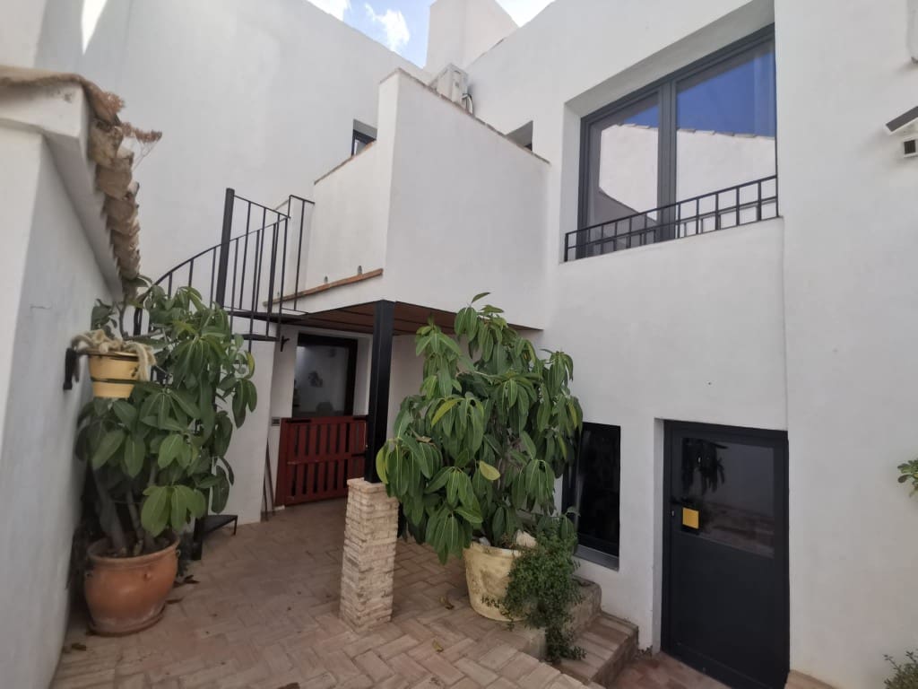 4 soveværelse Byhus til salg i Zuheros med swimmingpool - € 249.000 (Ref: 9322364)