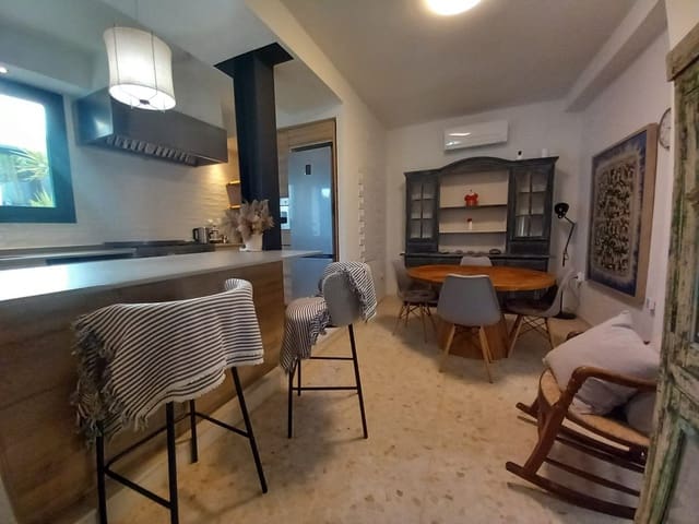 4 sypialnia Dom na sprzedaż w Zuheros z basenem - 249 000 € (Ref: 9322364)