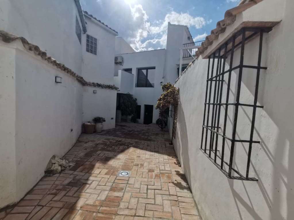 4 soveværelse Byhus til salg i Zuheros med swimmingpool - € 249.000 (Ref: 9322364)