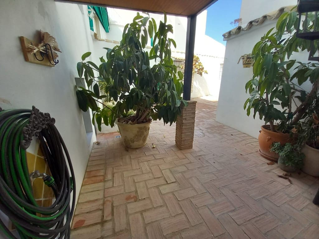 4 soveværelse Byhus til salg i Zuheros med swimmingpool - € 249.000 (Ref: 9322364)