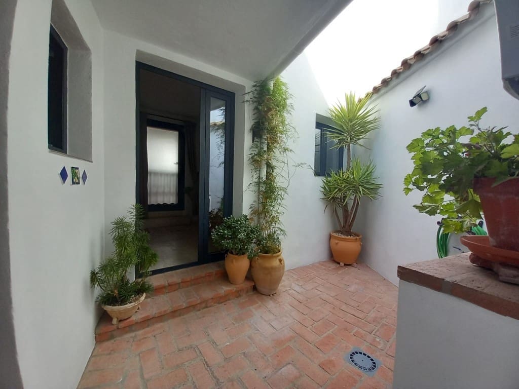 4 soveværelse Byhus til salg i Zuheros med swimmingpool - € 249.000 (Ref: 9322364)