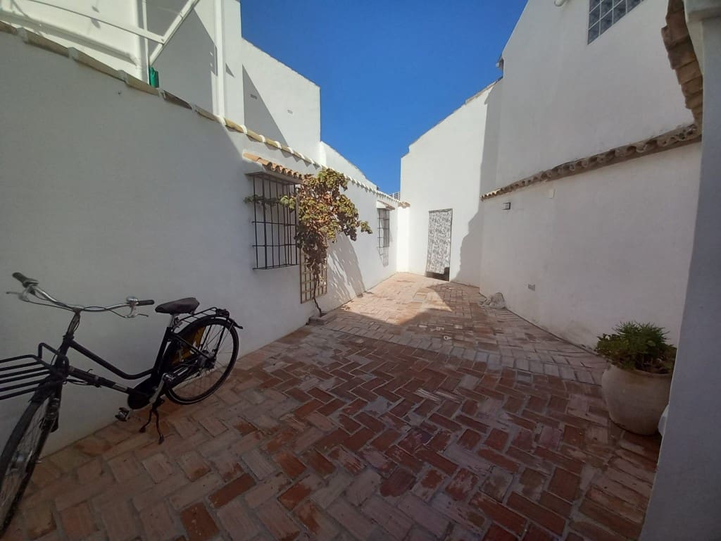 4 soveværelse Byhus til salg i Zuheros med swimmingpool - € 249.000 (Ref: 9322364)