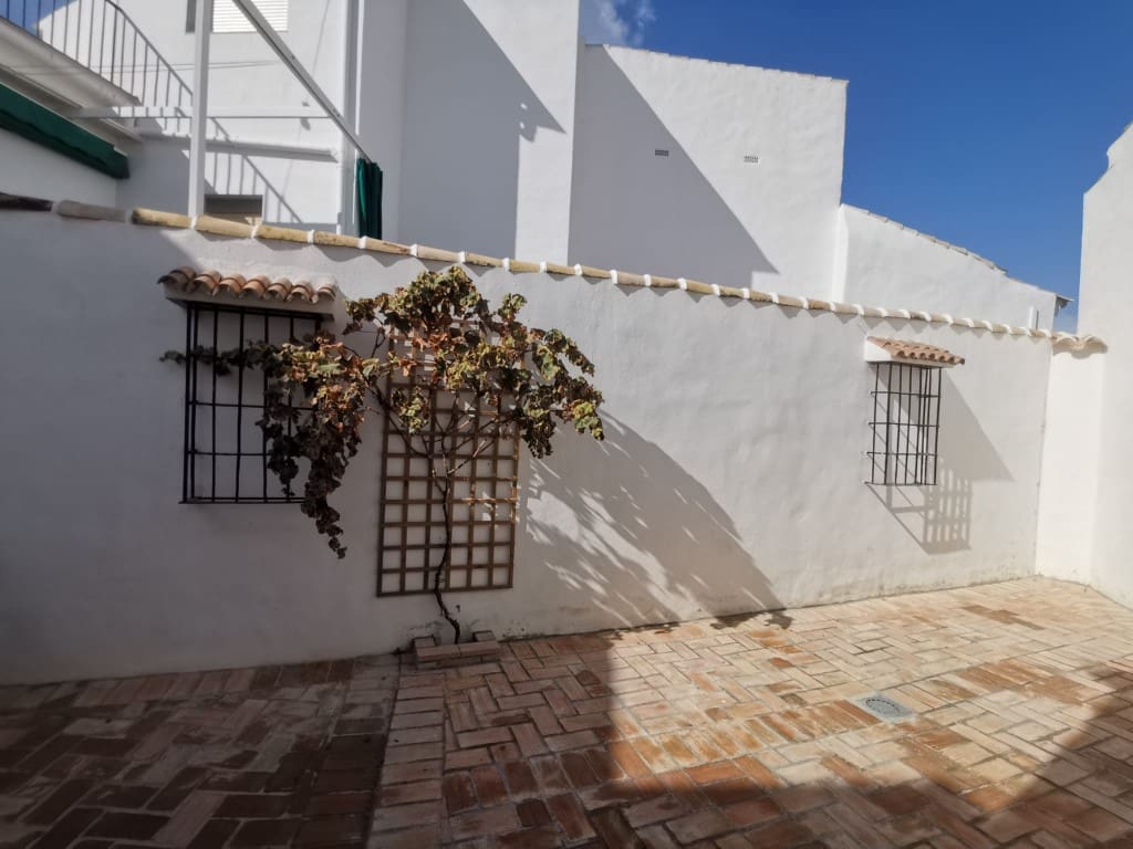 4 soveværelse Byhus til salg i Zuheros med swimmingpool - € 249.000 (Ref: 9322364)