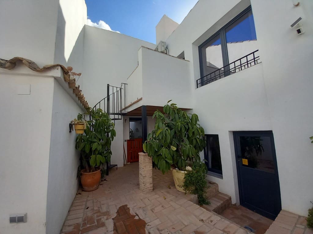 4 soveværelse Byhus til salg i Zuheros med swimmingpool - € 249.000 (Ref: 9322364)