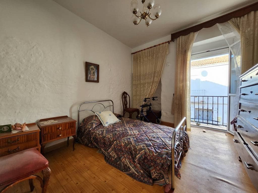 4 soveværelse Byhus til salg i Benameji med swimmingpool - € 36.000 (Ref: 9322633)