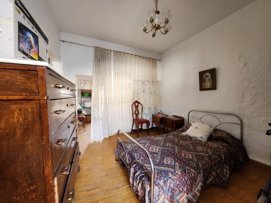 4 soveværelse Byhus til salg i Benameji med swimmingpool - € 36.000 (Ref: 9322633)