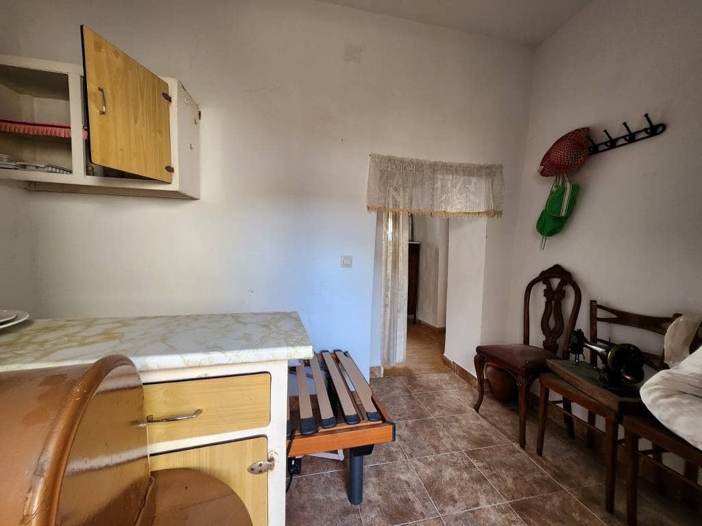 4 soveværelse Byhus til salg i Benameji med swimmingpool - € 36.000 (Ref: 9322633)