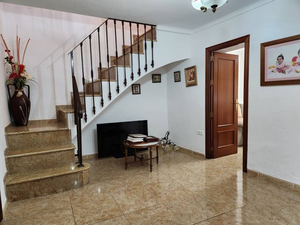 4 quarto Casa em Banda para venda em Cuevas de San Marcos com piscina - 99 000 € (Ref: 9341120)