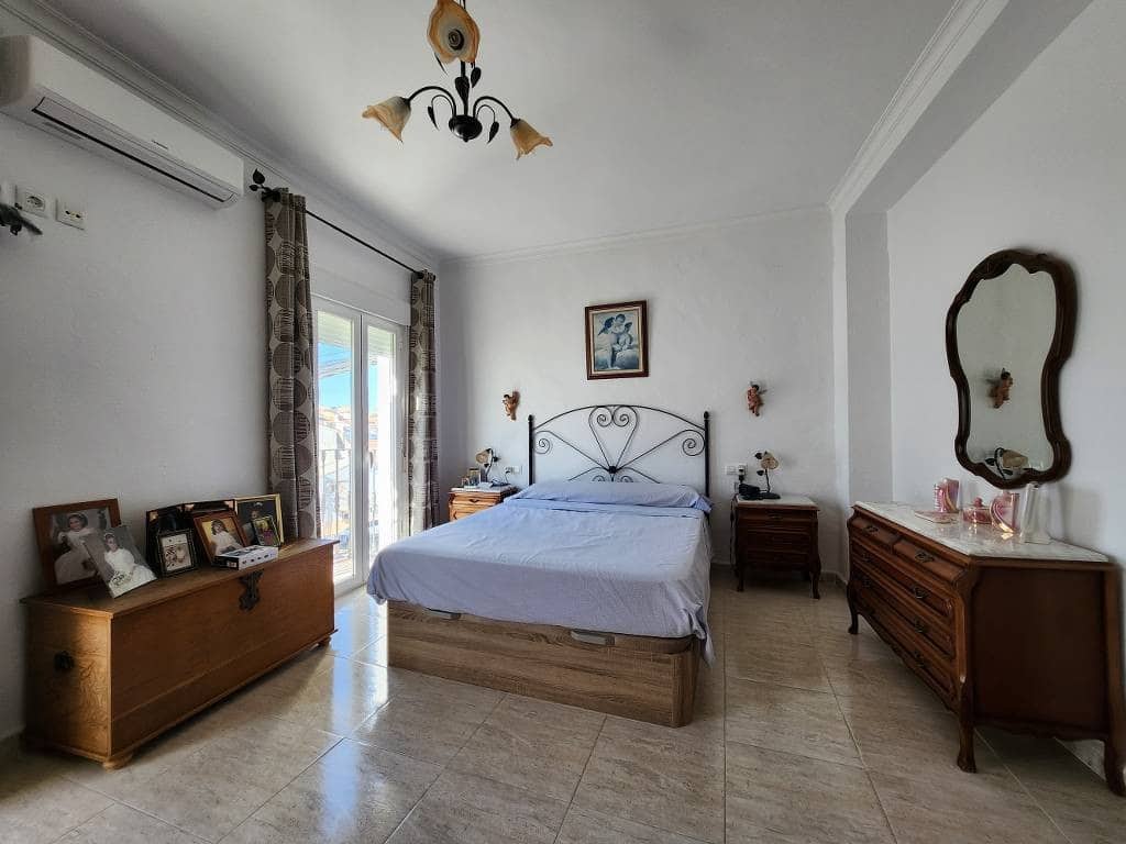 4 quarto Casa em Banda para venda em Cuevas de San Marcos com piscina - 99 000 € (Ref: 9341120)