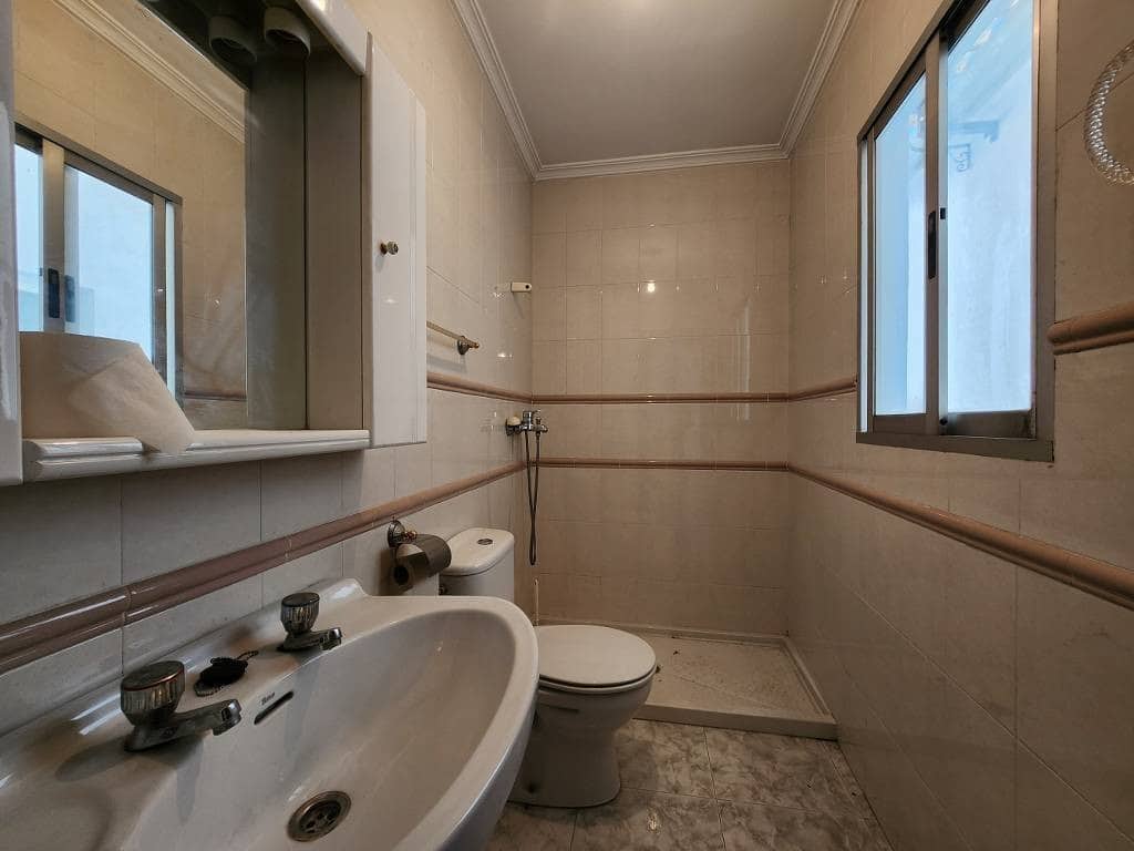 4 soveværelse Byhus til salg i Luque med swimmingpool - € 55.000 (Ref: 9342141)