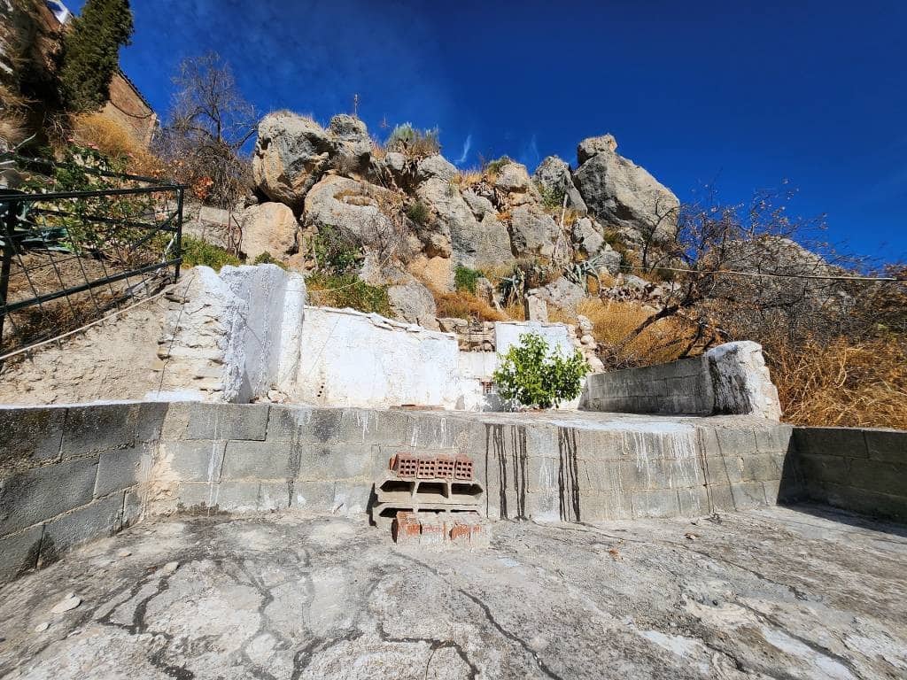 4 soveværelse Byhus til salg i Luque med swimmingpool - € 55.000 (Ref: 9342141)