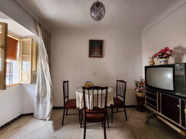 5 bedroom Townhouse for sale in Luque with pool - € 35,000 (Ref: 9349452)