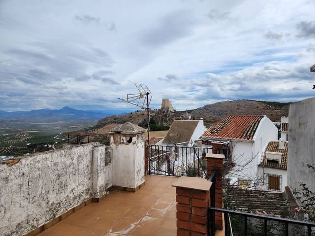 5 bedroom Townhouse for sale in Luque with pool - € 35,000 (Ref: 9349452)