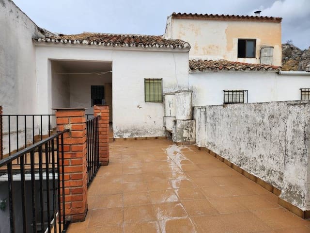 5 bedroom Townhouse for sale in Luque with pool - € 35,000 (Ref: 9349452)
