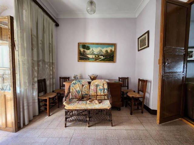 5 bedroom Townhouse for sale in Luque with pool garage - € 109,000 (Ref: 9353547)