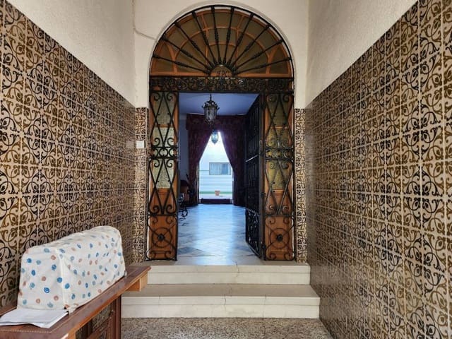 5 bedroom Townhouse for sale in Luque with pool garage - € 109,000 (Ref: 9353547)