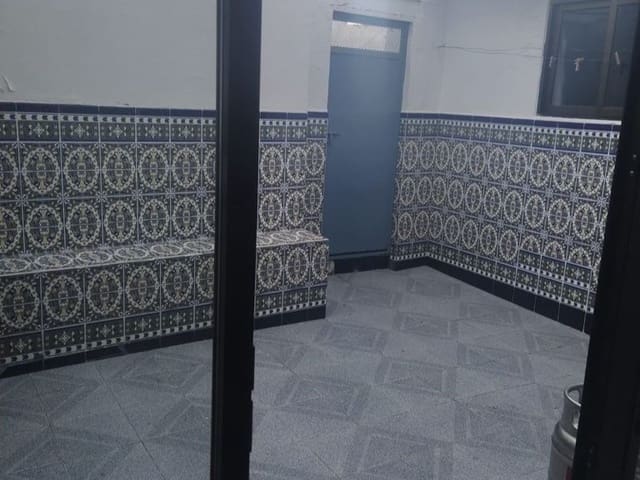 5 bedroom Townhouse for sale in Luque with pool - € 74,000 (Ref: 9388402)