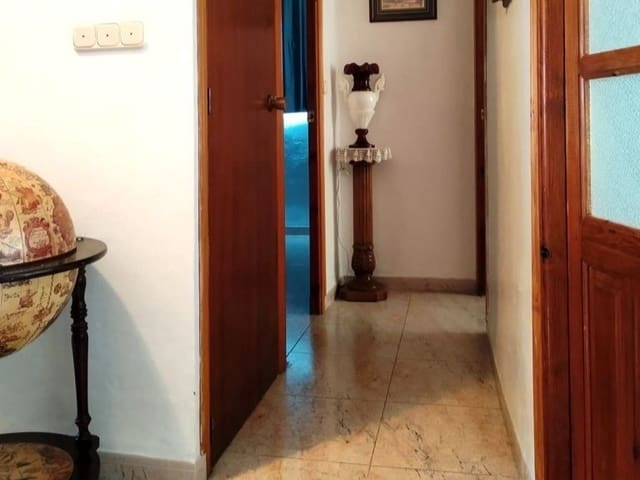 5 bedroom Townhouse for sale in Luque with pool - € 74,000 (Ref: 9388402)