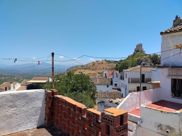 5 bedroom Townhouse for sale in Luque with pool - € 74,000 (Ref: 9388402)