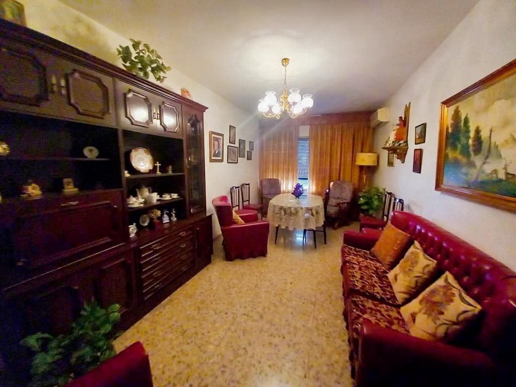 3 bedroom Apartment for sale in Martos - € 45,000 (Ref: 9404550)