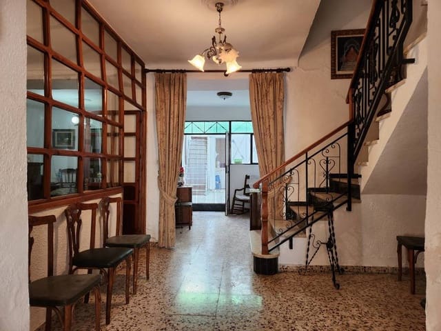 5 bedroom Townhouse for sale in Luque with pool - € 72,000 (Ref: 9409291)