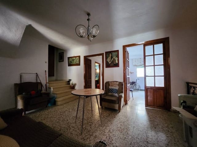 5 bedroom Townhouse for sale in Luque with pool - € 72,000 (Ref: 9409291)