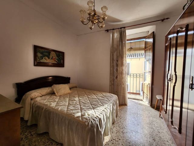 5 bedroom Townhouse for sale in Luque with pool - € 72,000 (Ref: 9409291)