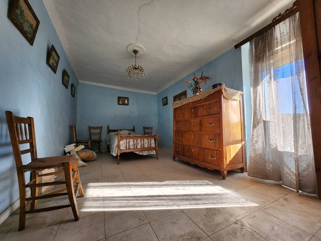 3 soveværelse Byhus til salg i Luque med swimmingpool - € 52.000 (Ref: 9409292)