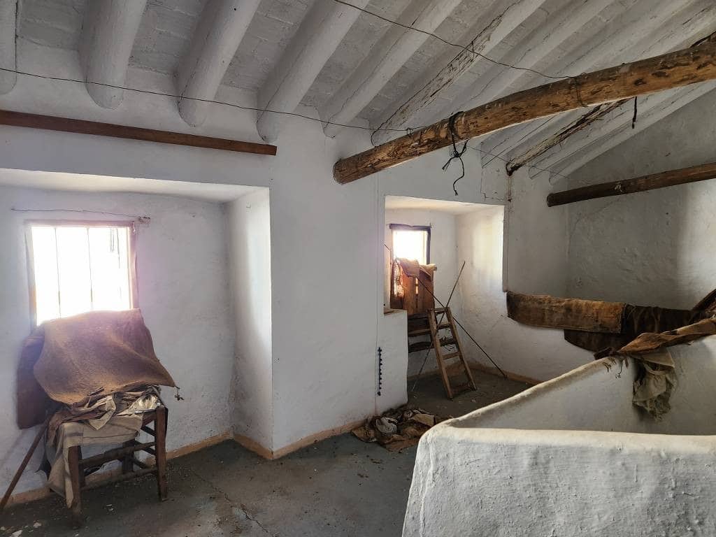 3 soveværelse Byhus til salg i Luque med swimmingpool - € 52.000 (Ref: 9409292)