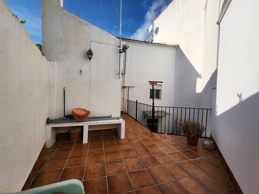 5 bedroom Townhouse for sale in Rute with pool - € 68,000 (Ref: 9427122)