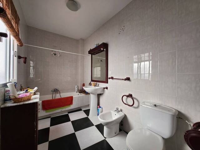 5 bedroom Townhouse for sale in Rute with pool - € 68,000 (Ref: 9427122)