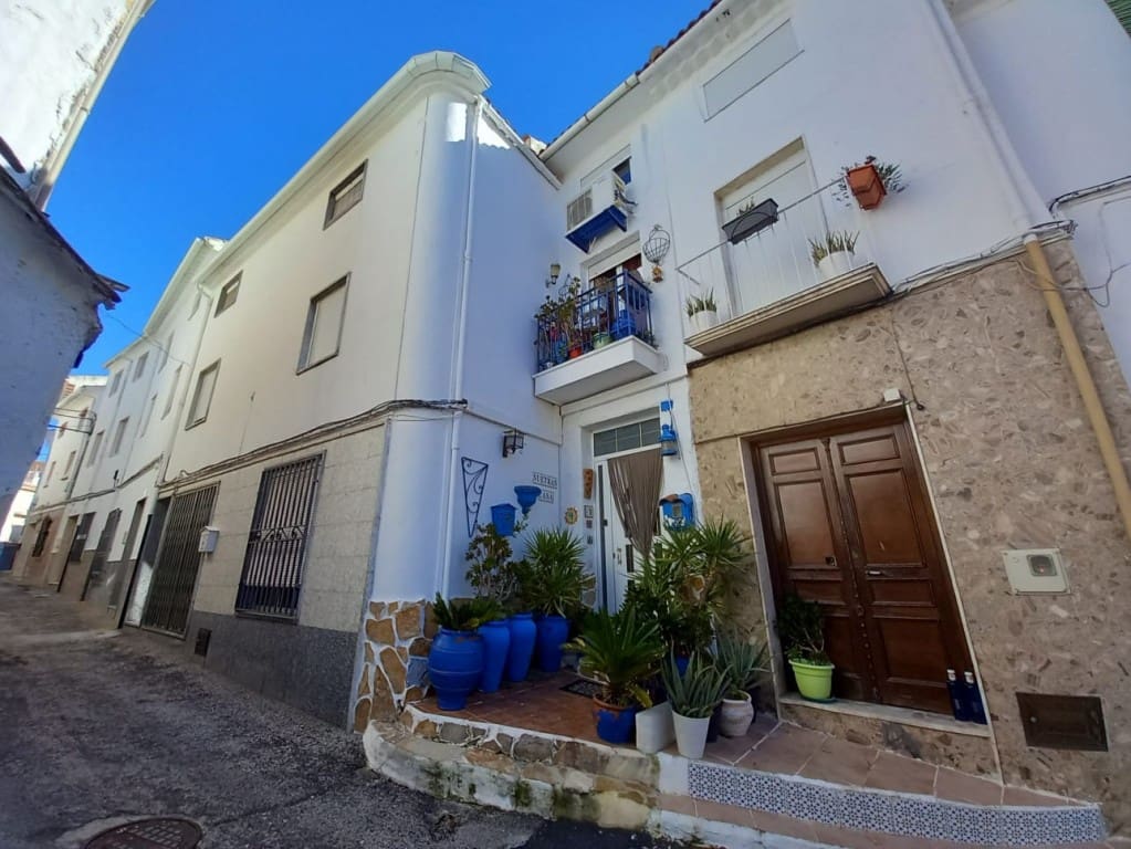 3 soverom Hus til salgs i Castillo de Locubin med svømmebasseng - € 110 000 (Ref: 9428764)