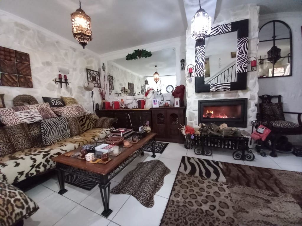 3 soverom Hus til salgs i Castillo de Locubin med svømmebasseng - € 110 000 (Ref: 9428764)