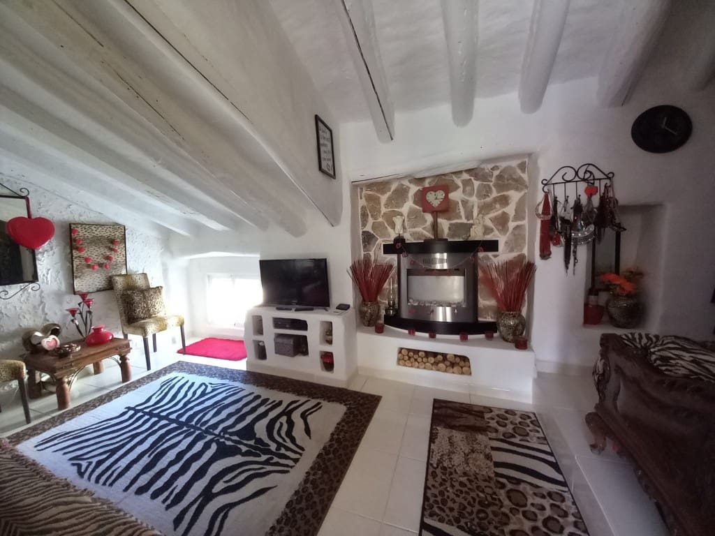 3 soverom Hus til salgs i Castillo de Locubin med svømmebasseng - € 110 000 (Ref: 9428764)