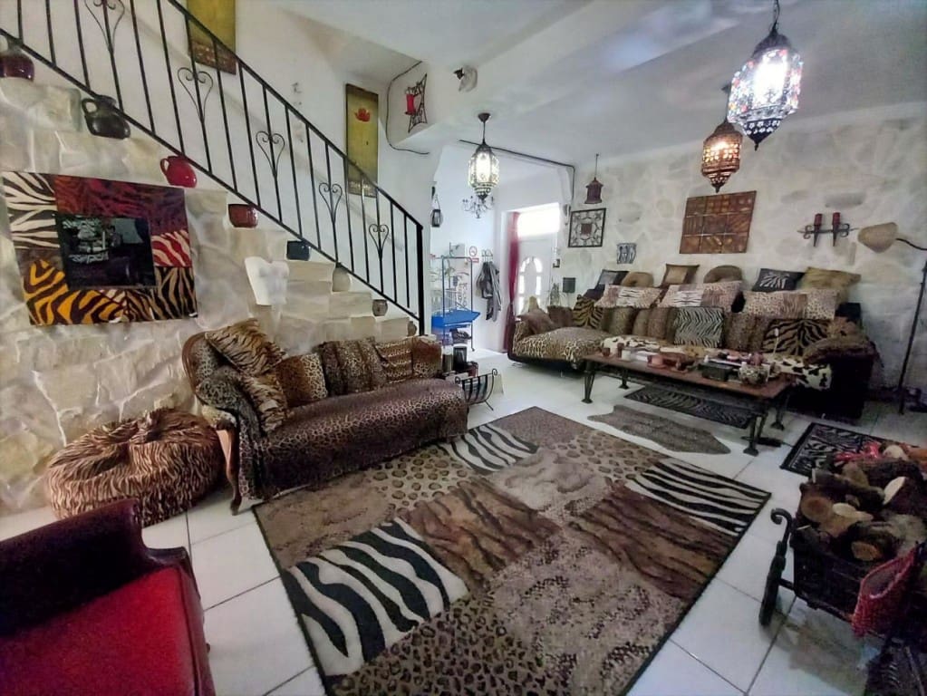 3 soverom Hus til salgs i Castillo de Locubin med svømmebasseng - € 110 000 (Ref: 9428764)