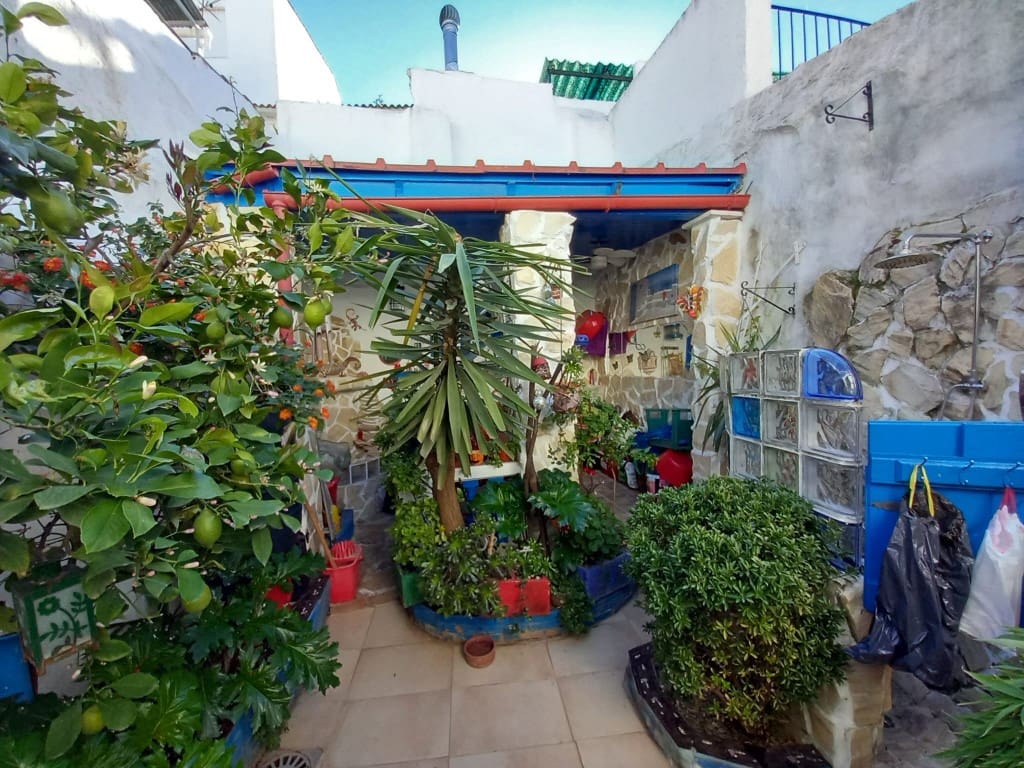 3 soverom Hus til salgs i Castillo de Locubin med svømmebasseng - € 110 000 (Ref: 9428764)