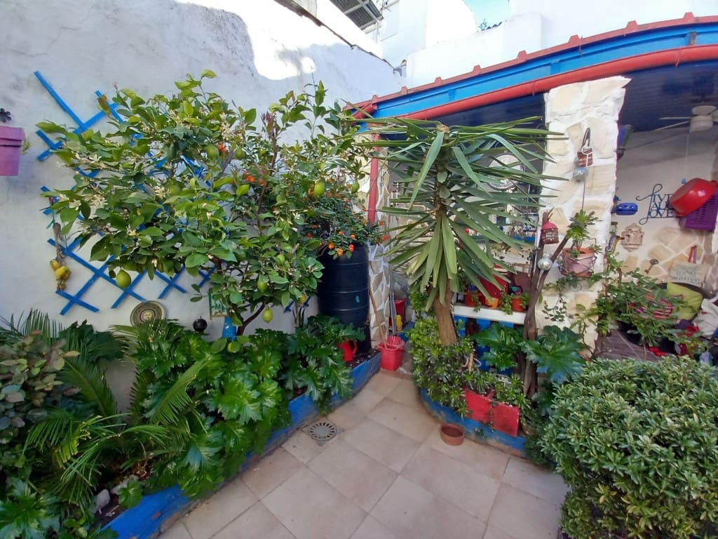 3 soverom Hus til salgs i Castillo de Locubin med svømmebasseng - € 110 000 (Ref: 9428764)