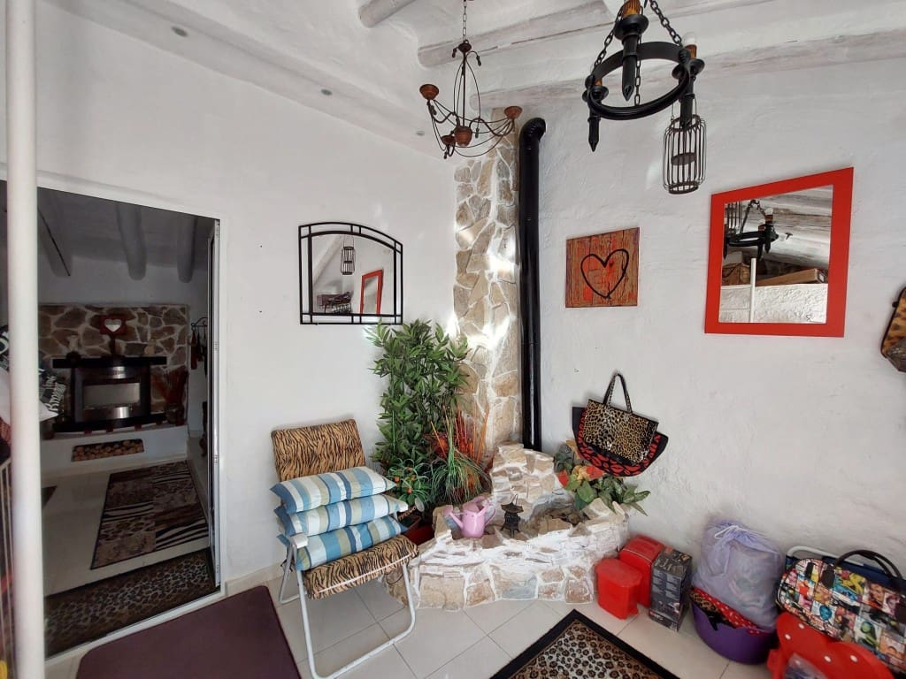 3 soverom Hus til salgs i Castillo de Locubin med svømmebasseng - € 110 000 (Ref: 9428764)