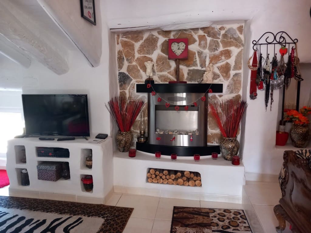 3 soverom Hus til salgs i Castillo de Locubin med svømmebasseng - € 110 000 (Ref: 9428764)