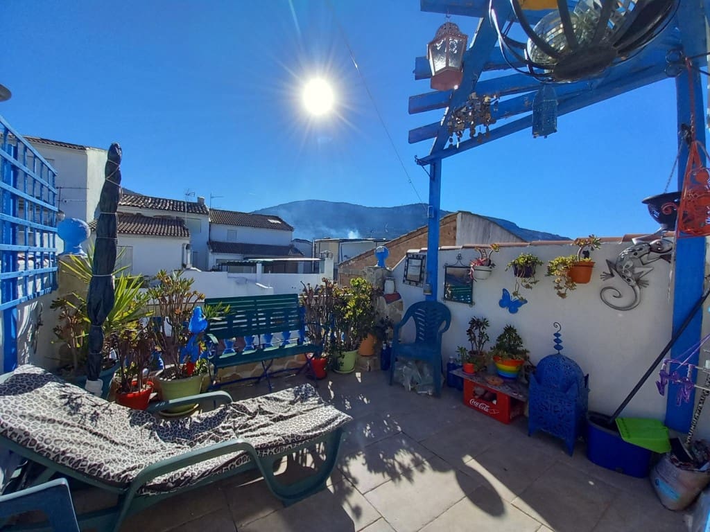 3 soverom Hus til salgs i Castillo de Locubin med svømmebasseng - € 110 000 (Ref: 9428764)