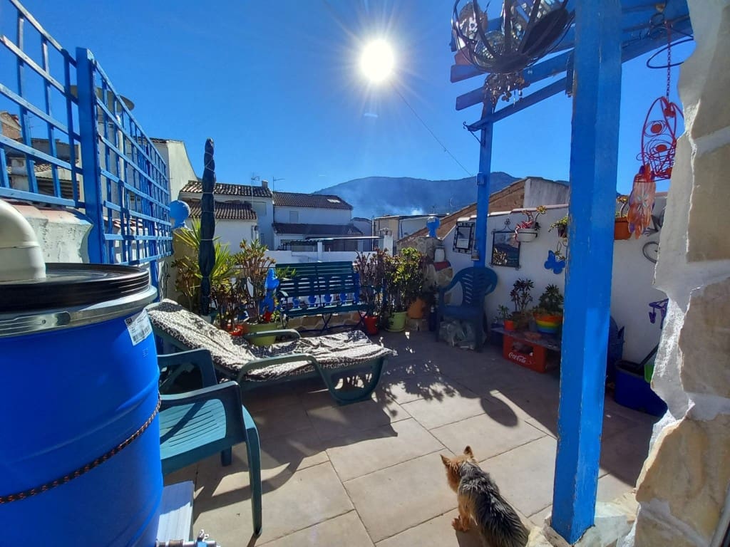 3 soverom Hus til salgs i Castillo de Locubin med svømmebasseng - € 110 000 (Ref: 9428764)