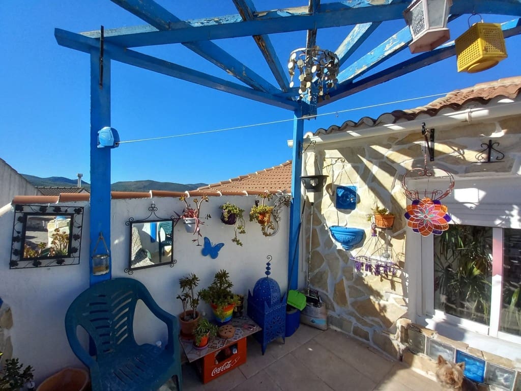 3 soverom Hus til salgs i Castillo de Locubin med svømmebasseng - € 110 000 (Ref: 9428764)