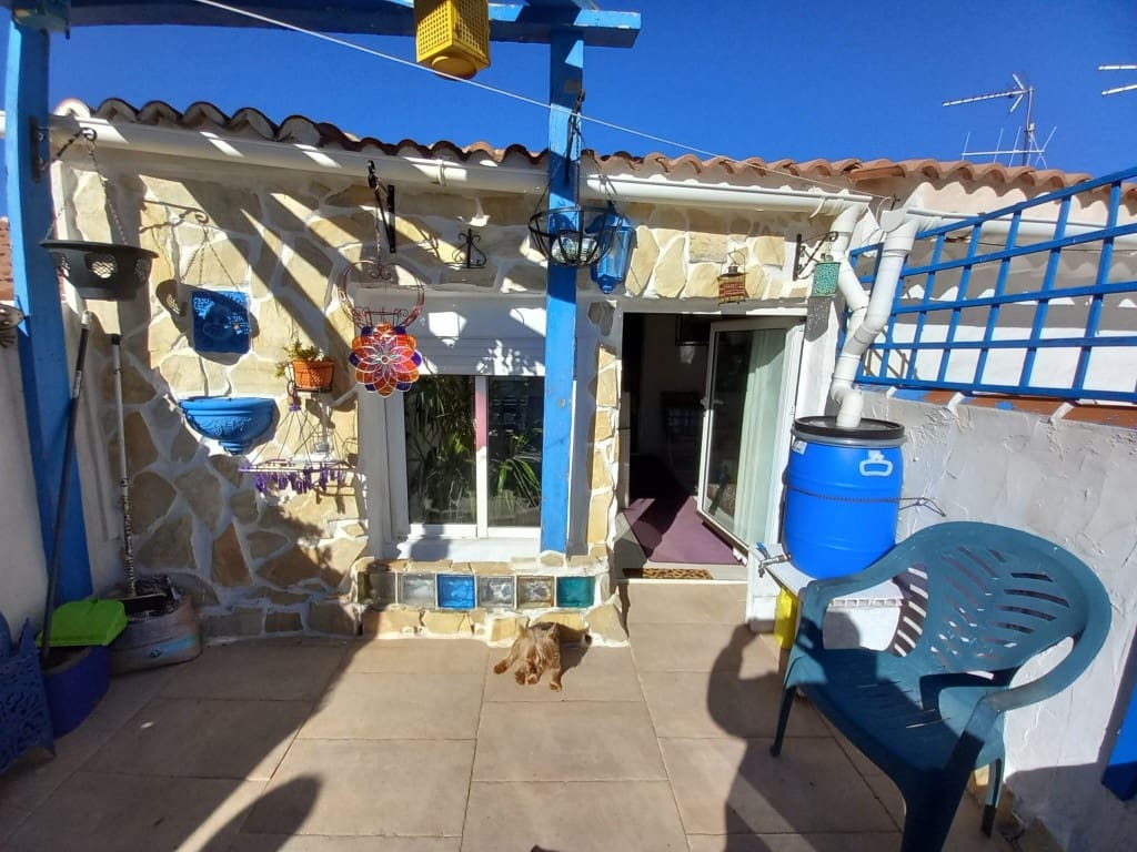 3 soverom Hus til salgs i Castillo de Locubin med svømmebasseng - € 110 000 (Ref: 9428764)