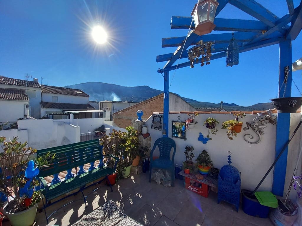 3 soverom Hus til salgs i Castillo de Locubin med svømmebasseng - € 110 000 (Ref: 9428764)